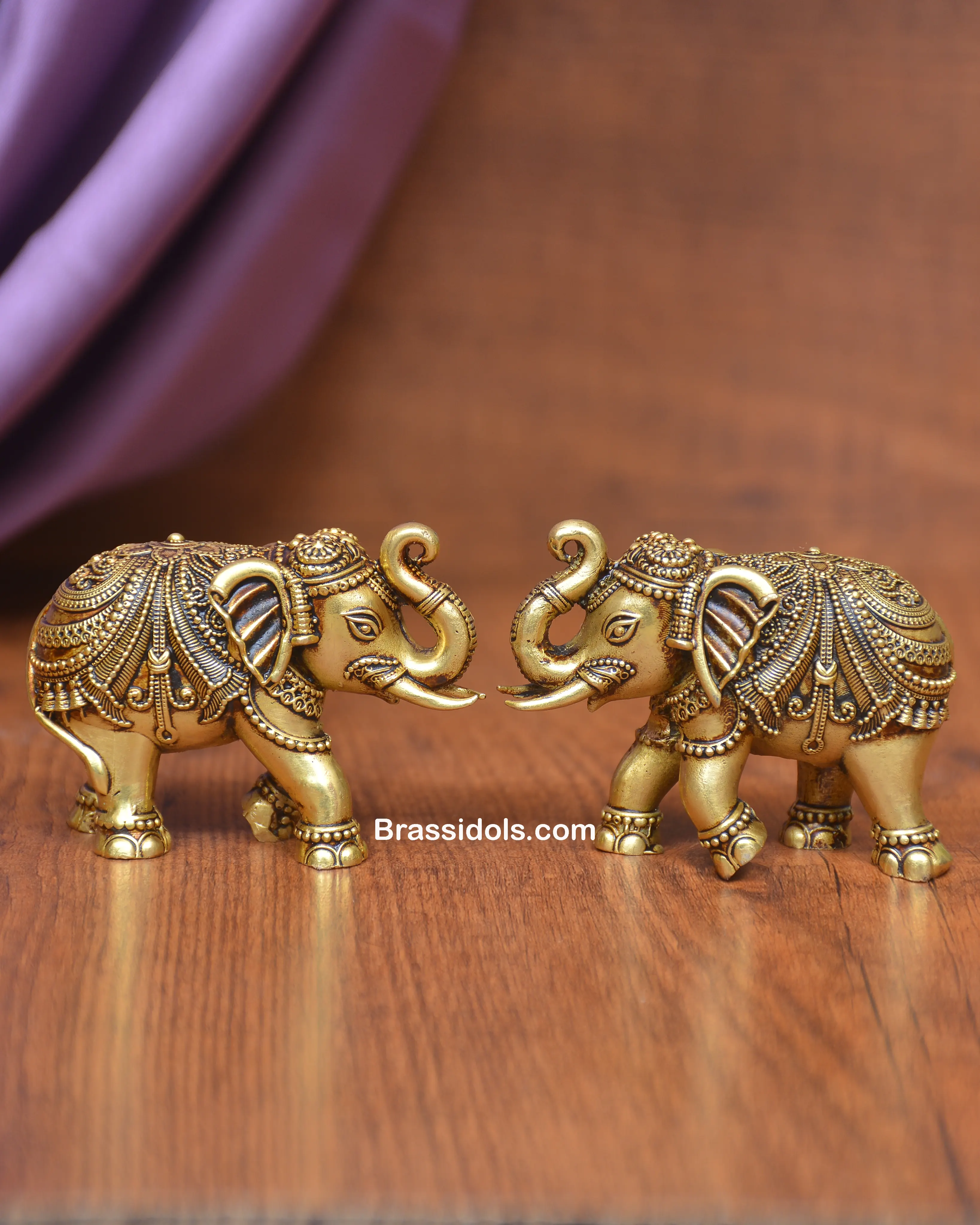 LIGHT WEIGHT BRASS DESIGN ELEPHANT - image 1