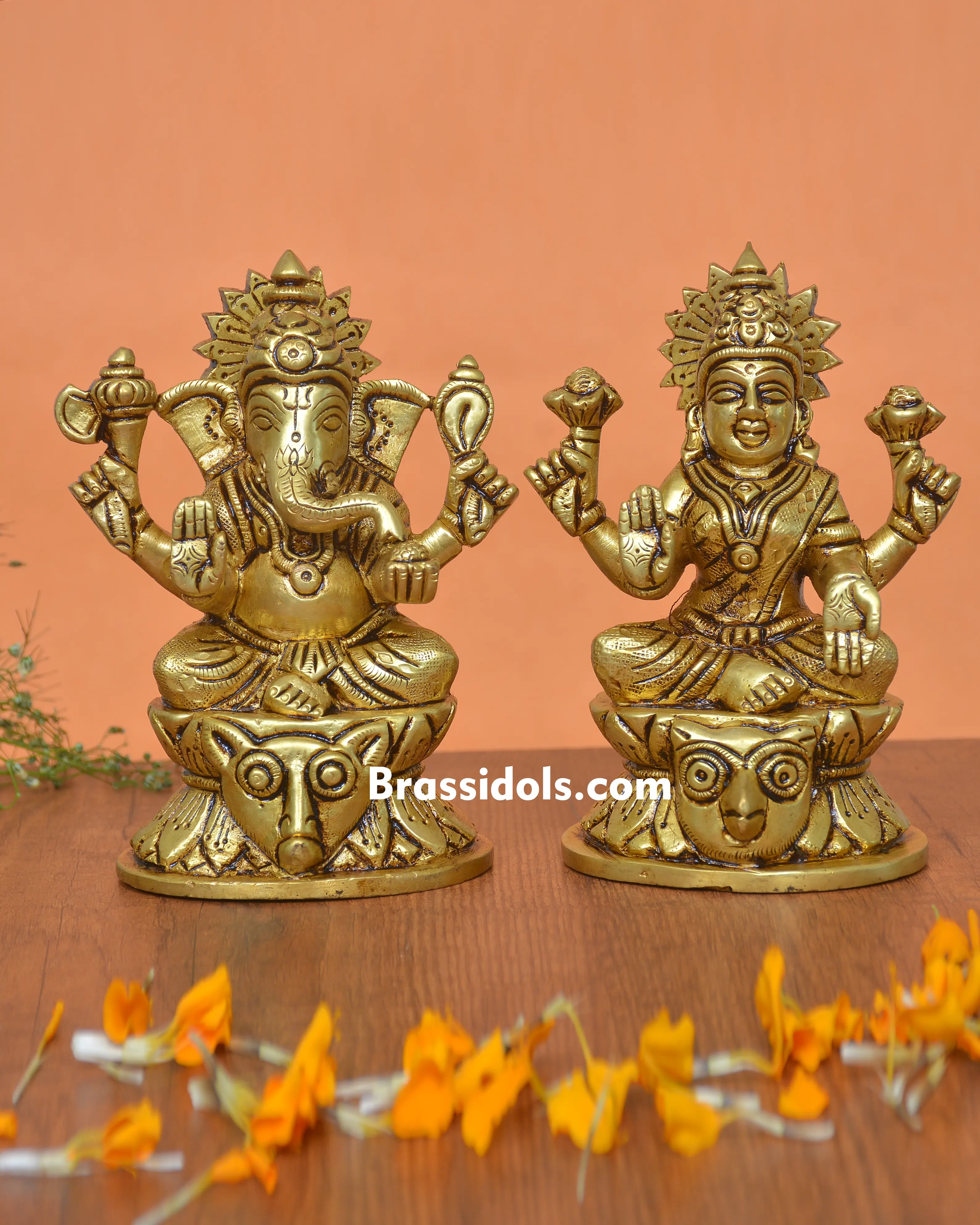 Oval Base Lakshmi Ganesh Idol - 2.00 kg - image 1