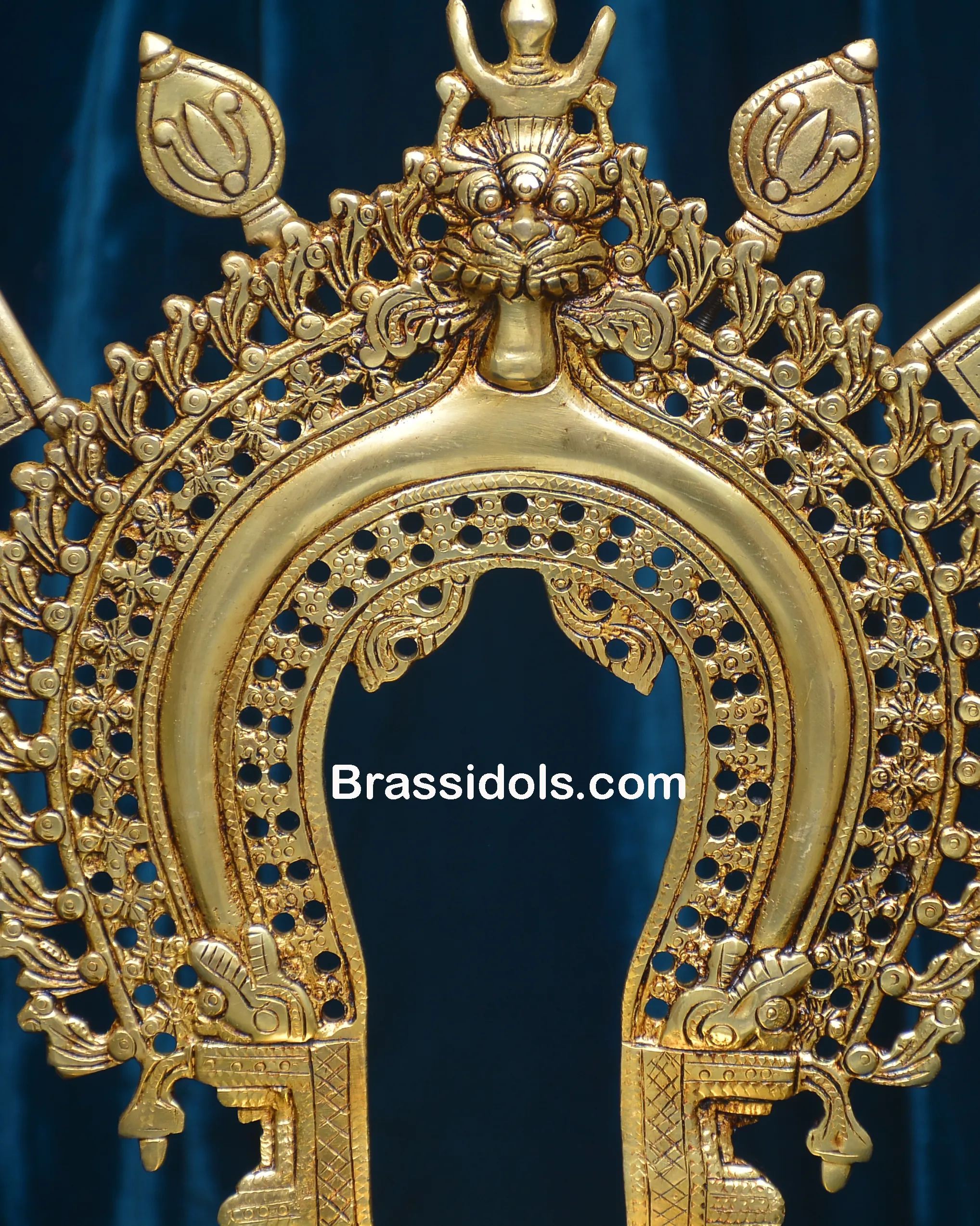 FARME SINGHASAN WITH FLAGS - image 2