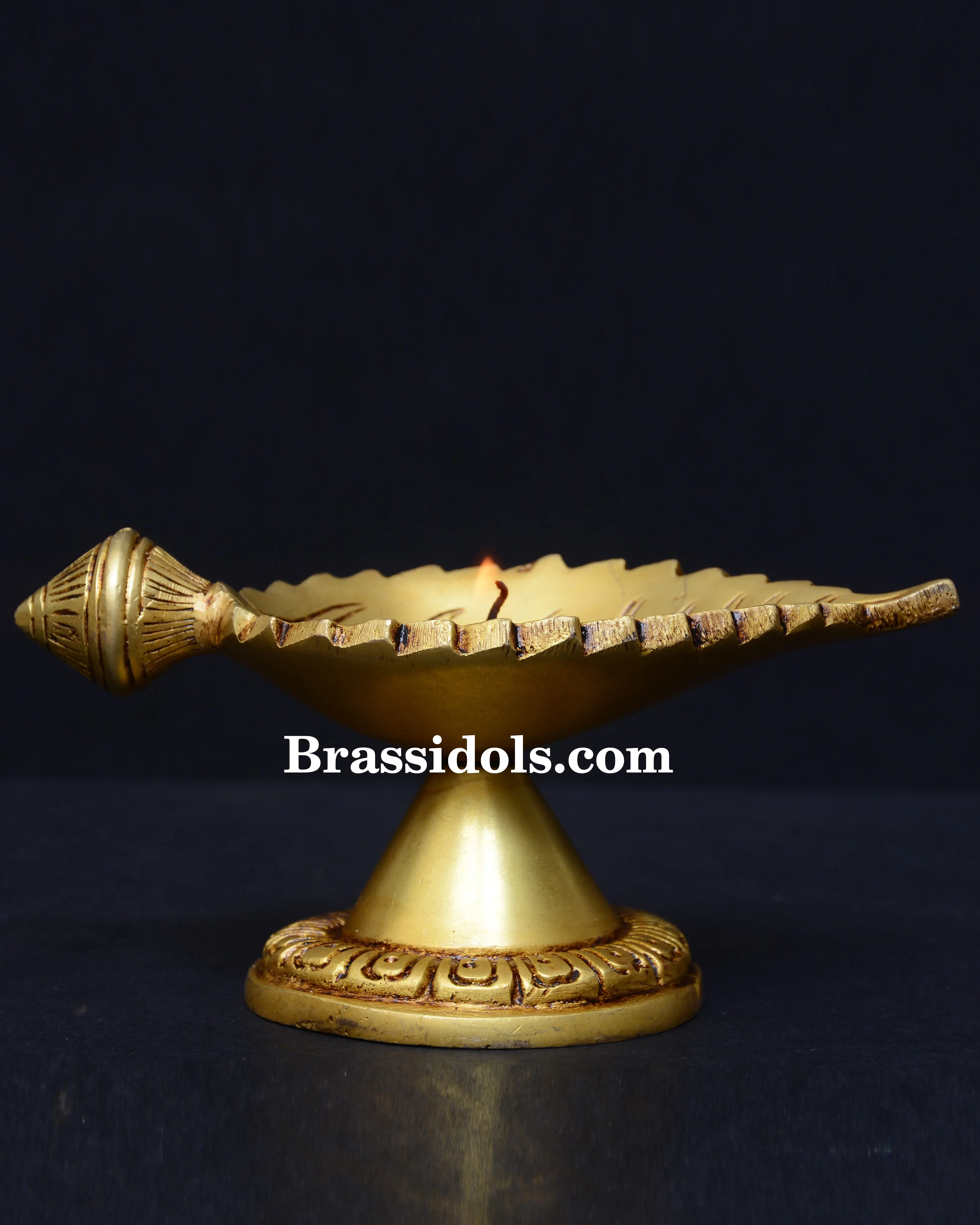 Leaf Vilakku Large - image 1