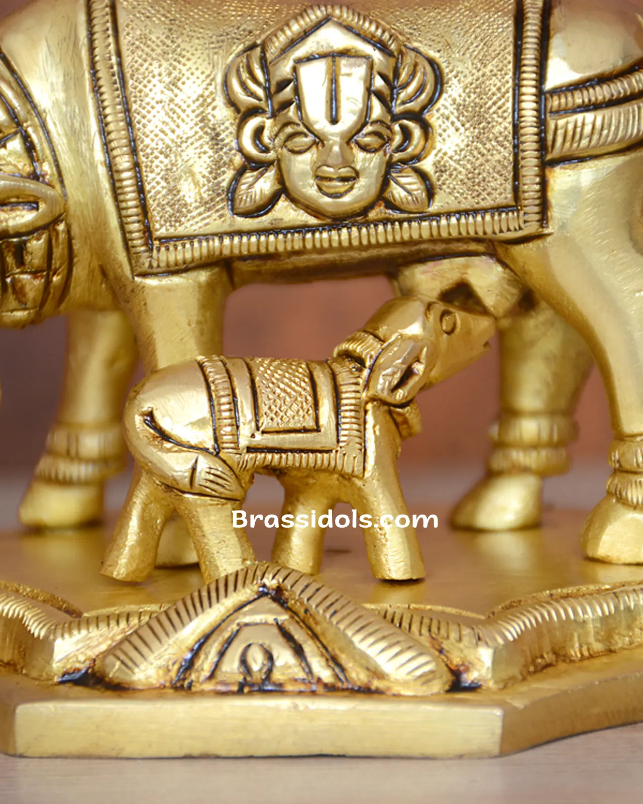 Cow with Balaji and Shank Chakra (3 Inch) - image 2